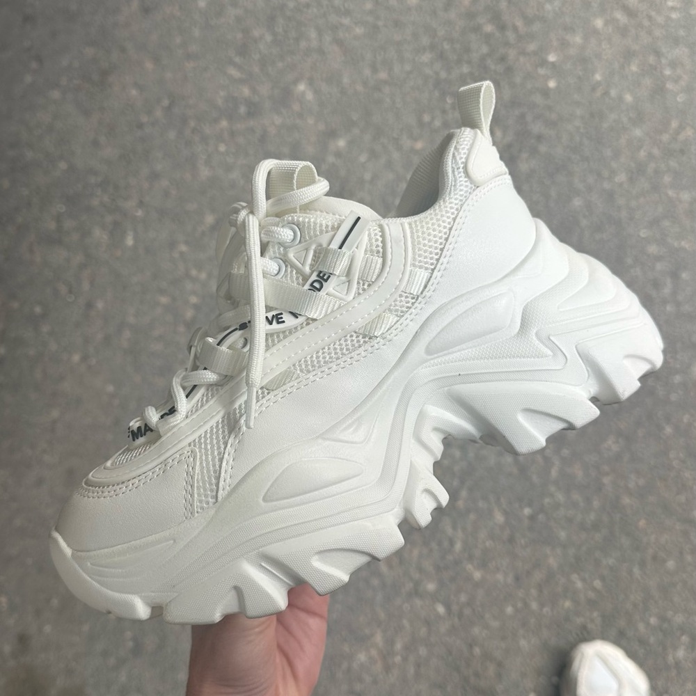 Steve Madden Recoupe White size 6